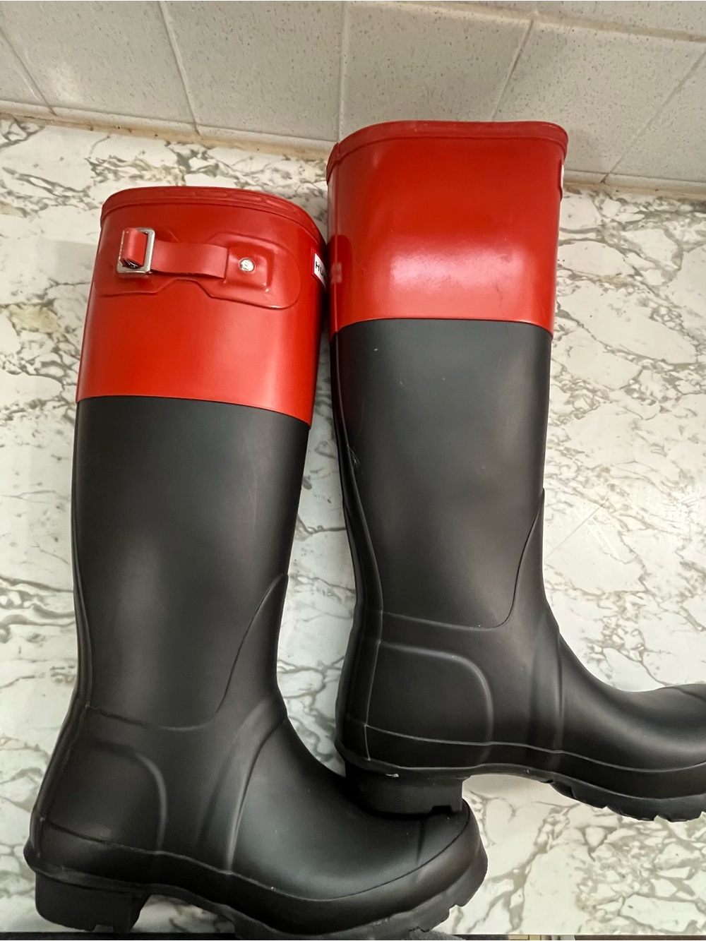 Hunter Original Tall Colorblock Rain Boots Black Red Two Tone Womens 6 / Men 5 - Picture 3 of 9